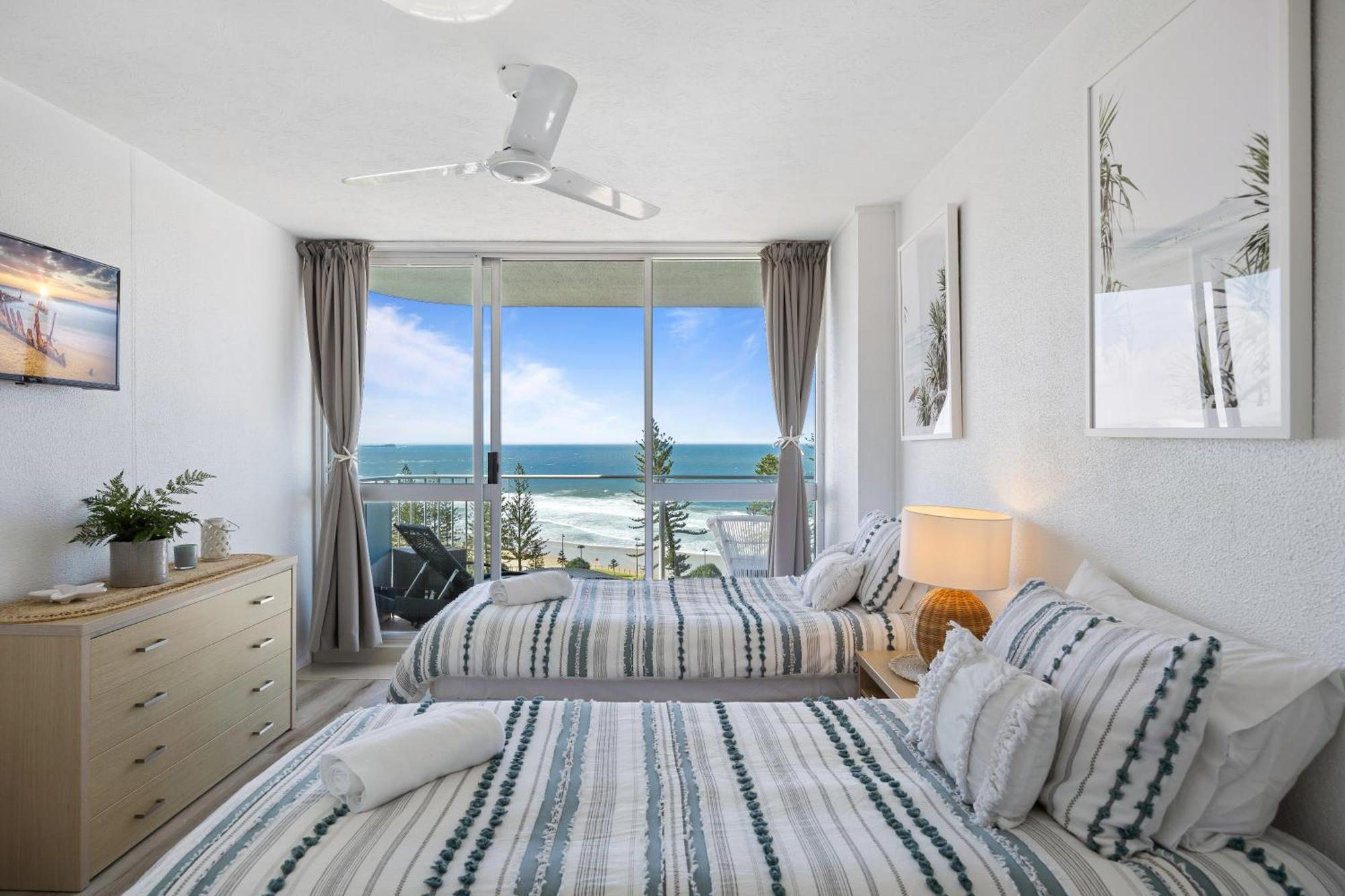 Mandolin Beachfront Resort Alexandra Headland Exteriör bild
