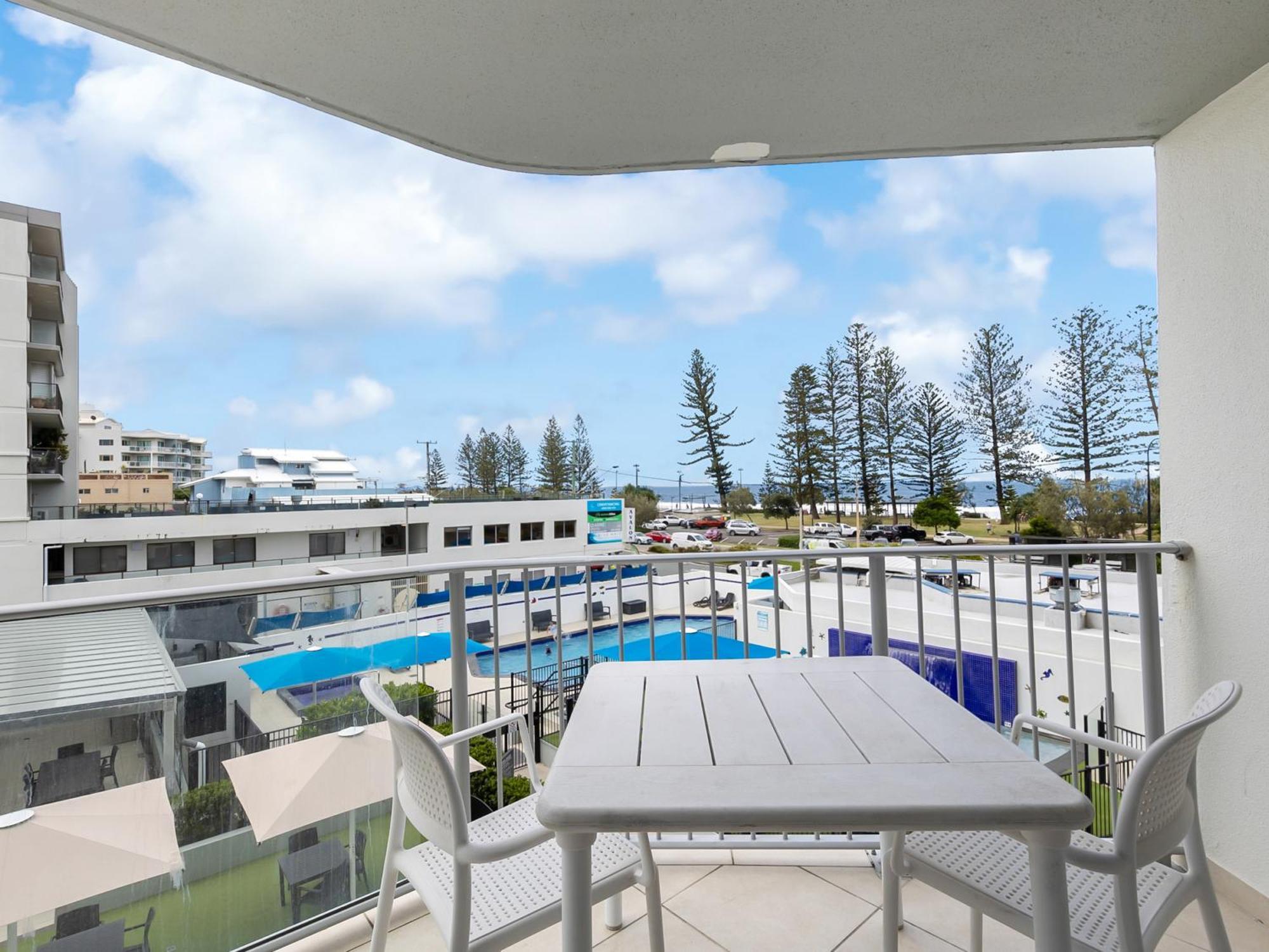 Mandolin Beachfront Resort Alexandra Headland Exteriör bild